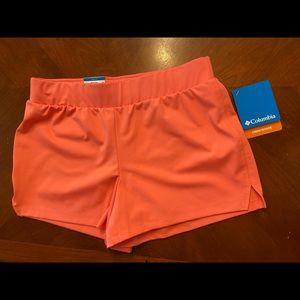 Columbia Sandy Creek Stretch Short in Coral. Size small Active Fit - NWT